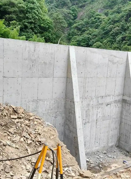 苏州金阊区重力式挡土墙